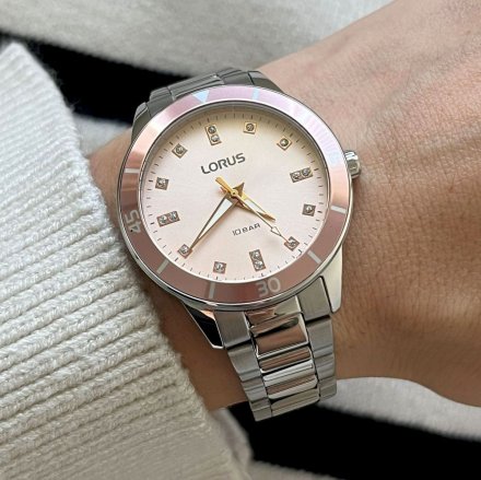 Sportowo-elegancki zegarek damski Lorus ze srebrną bransoletką RG241RX9