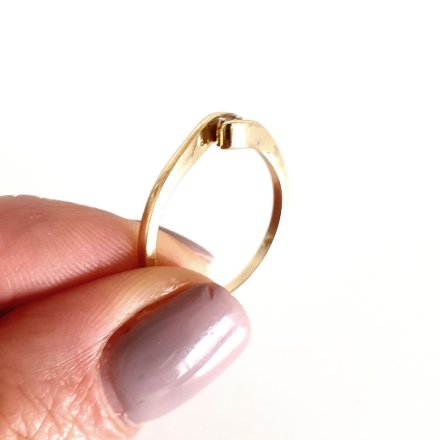 Złoty pierścionek delikatny opleciony kryształ r. 19 • Złoto 333 1.90g