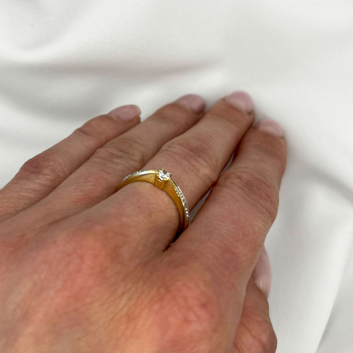 Złoty pierścionek zaręczynowy klasyczny kryształ dwa kolory r.14 • Złoto  585 - 740,00 zł - Otozegarki.pl