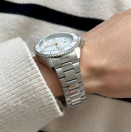 Sportowo-elegancki zegarek damski Lorus srebrny z bransoletą RJ235BX9
