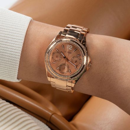 Guess Ritzy zegarek damski różowozłoty z kryształkami na bransolecie GW0685L3