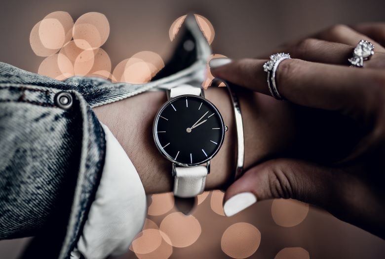 Jak dobrać biżuterię do zegarka? • otozegarki.pl