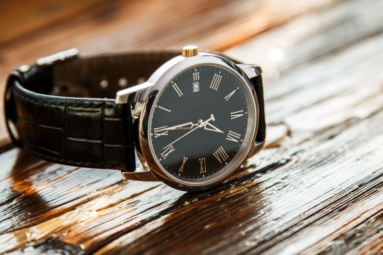 Jaki klasyczny zegarek wybrać? Szwajcarski czy japoński? • otozegarki.pl